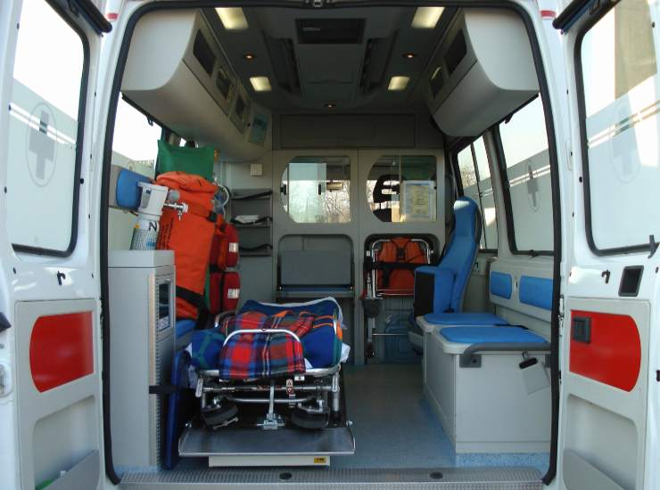 Ambulanza (Depositphotos) - salernosera.it 