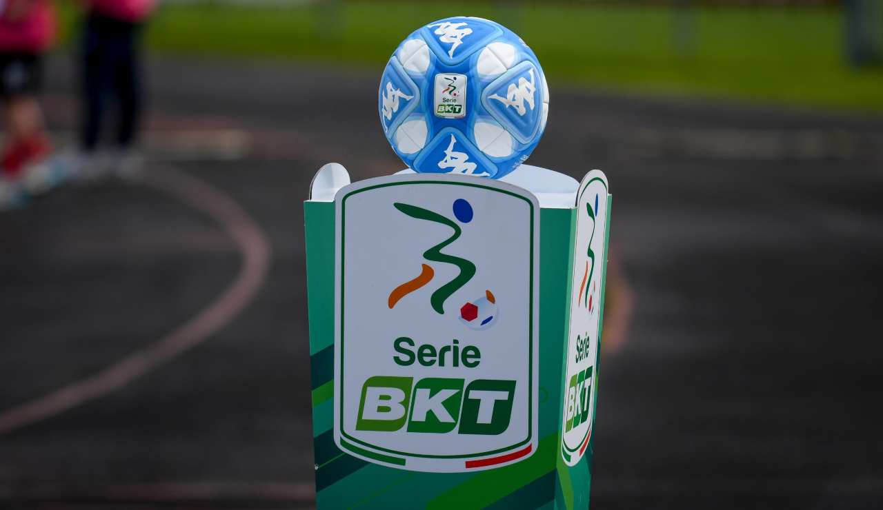 Pallone Serie B (LaPresse) - salernosera.it