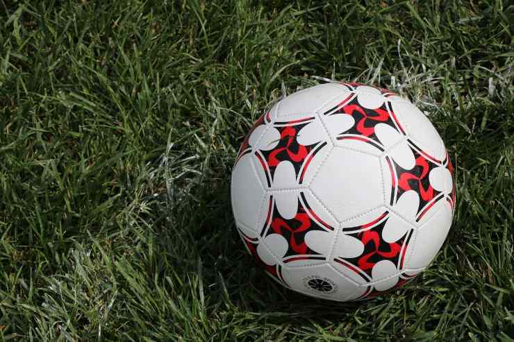 Pallone calcio (Pixabay) - salernosera.it