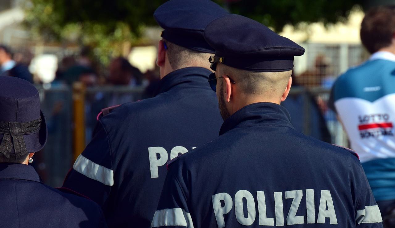 Polizia (Pixabay) - salernosera.it 