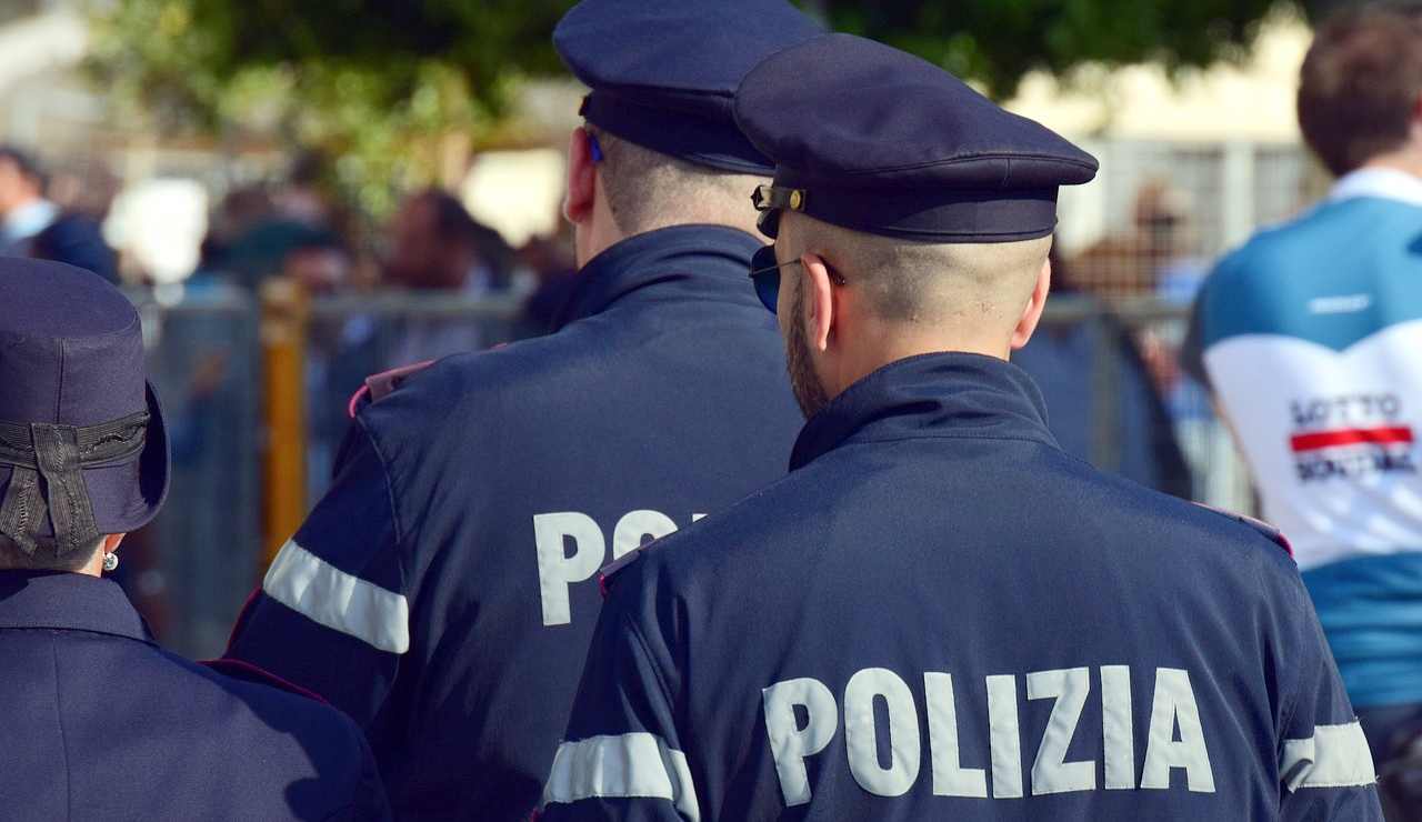 Polizia (Pixabay) - salernosera.it 