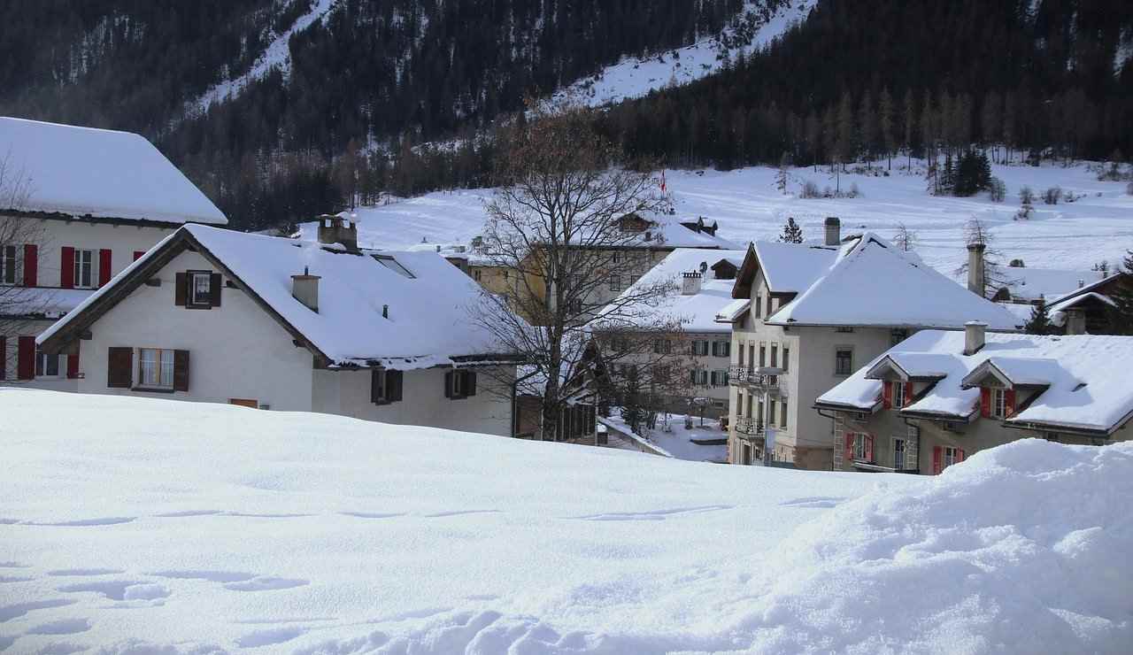 Paesino innevato (Pexels) - salernosera.it