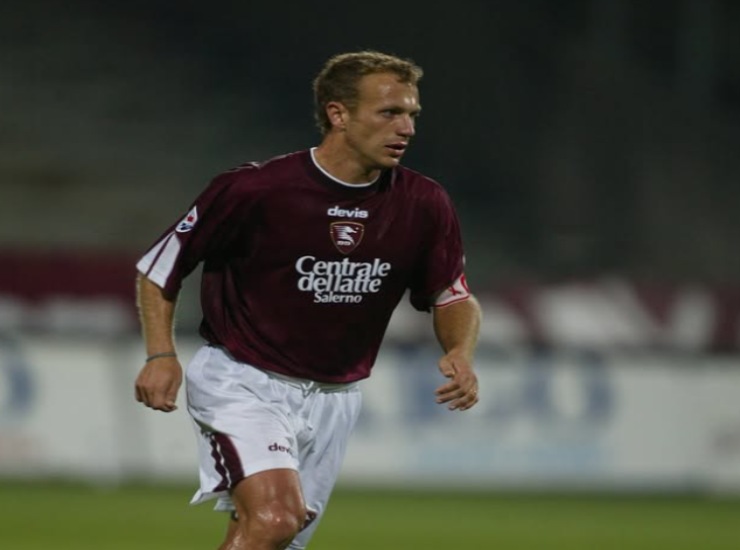 Breda da giocatore con la maglia della Salernitana (ussalernitana1919official) - salernosera.it