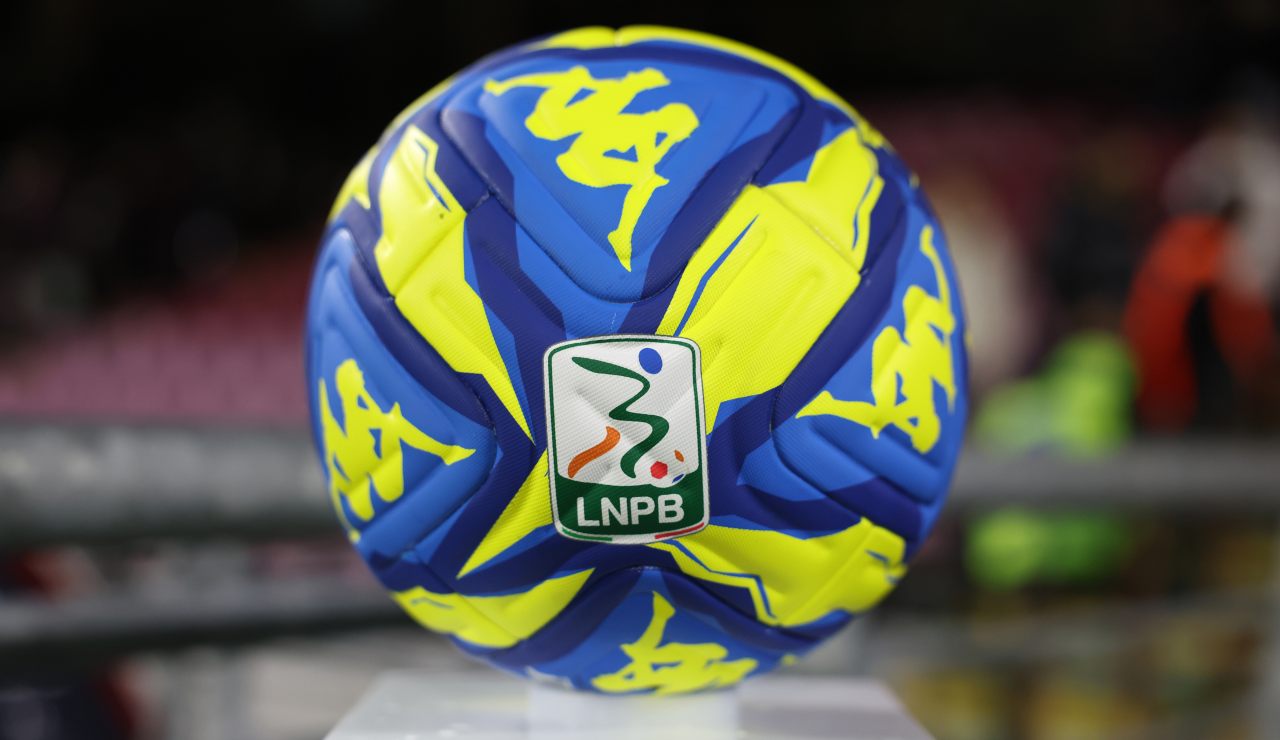 Pallone Serie B (LaPresse) - salernosera.it 