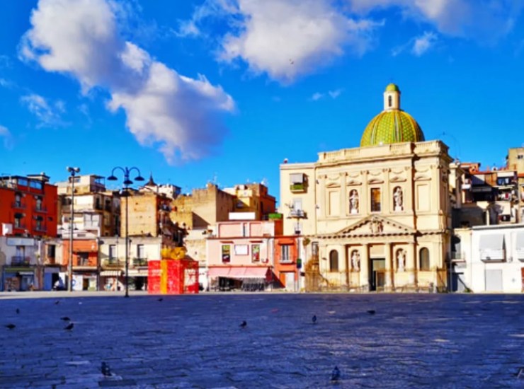 Piazza Mercato (Fonte olocram Instagram) - salernosera.it