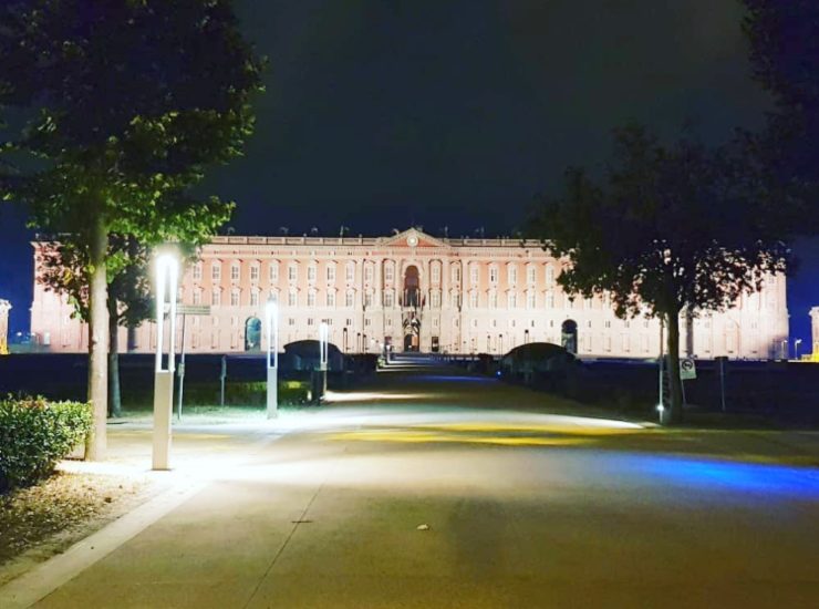 Reggia di Caserta di notte (Fonte tufanoraffaela Instagram) - salernosera.it