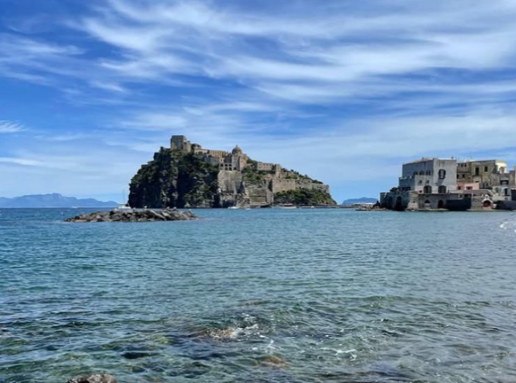 Spiaggia dei pescatori Ischia (Fonte ilaria_chiaini Instagram) - salernosera.it