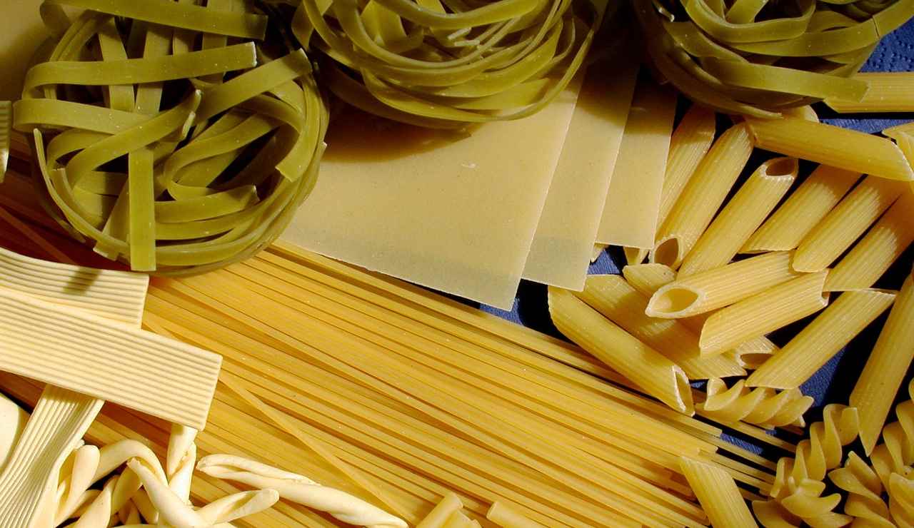 Tipologie differenti di pasta (Pixabay) - salernosera.it