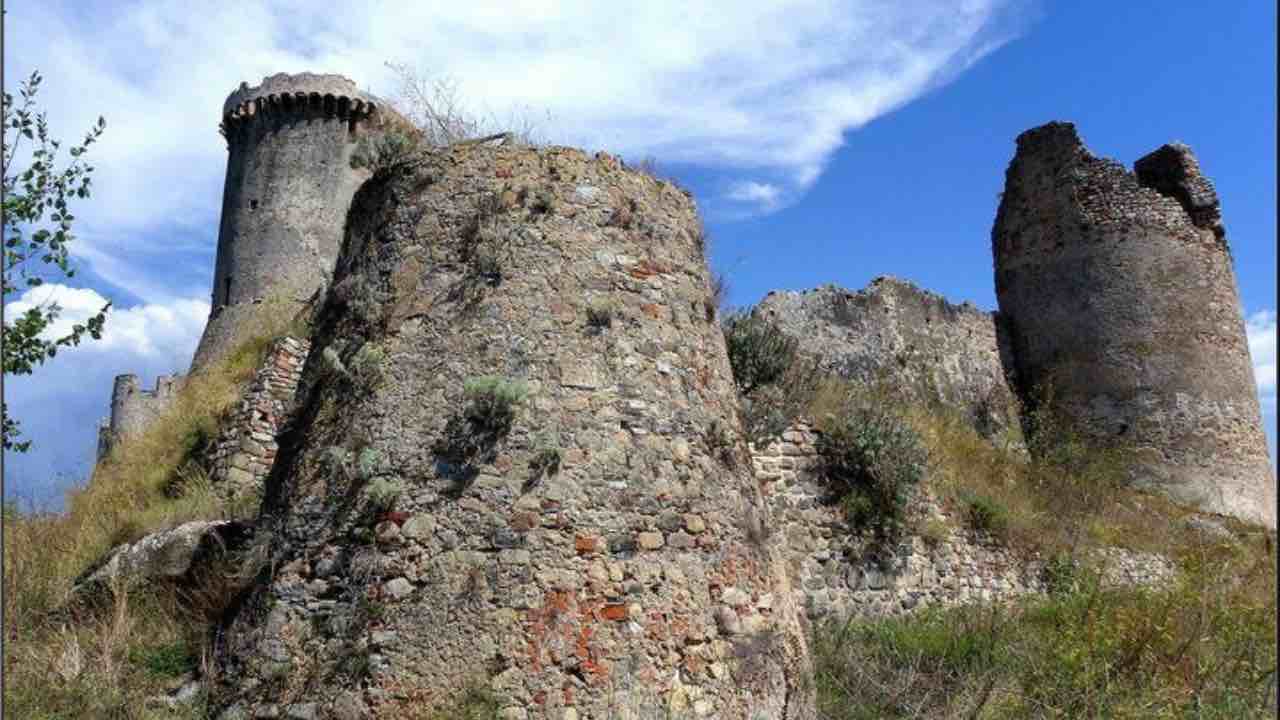 Il borgo del Bianconiglio - fonte_Pinterest - salernosera.it