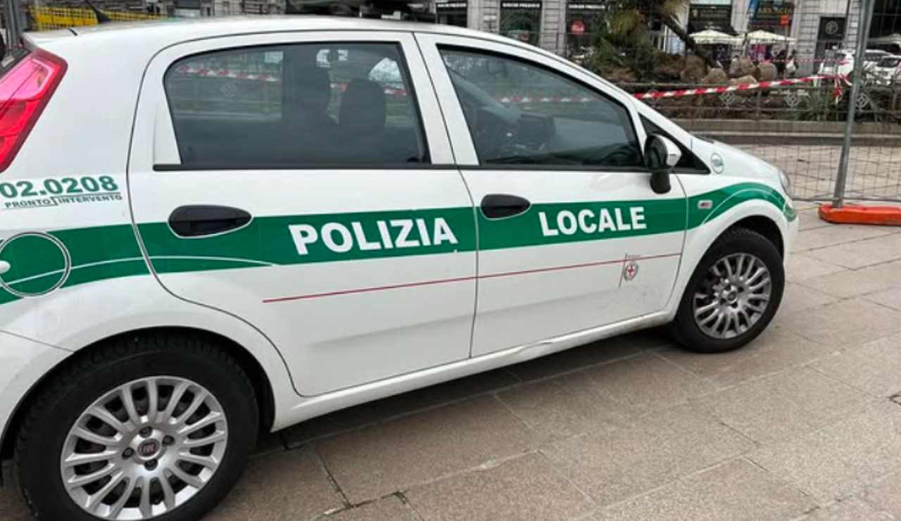 Auto Polizia (Fonte andreacherchi_foto Instagram) - salernosera.it