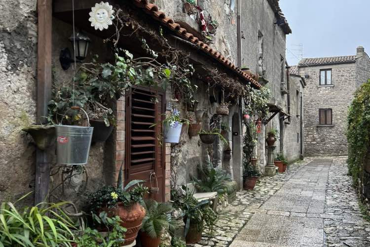 Borgo di Casertavecchia - fonte_Facebook - salernosera.it