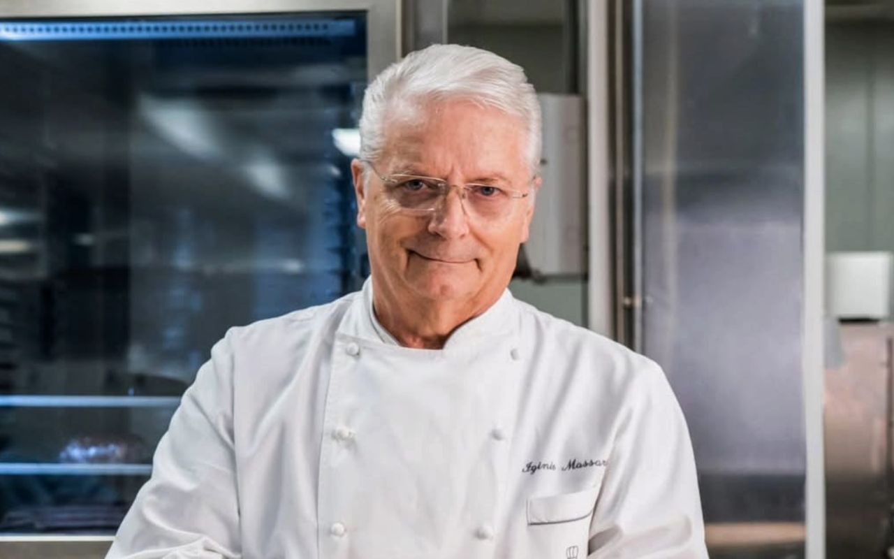 Igino Massari in cucina