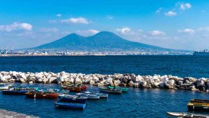 spiaggia da non perdere a poco da Napoli