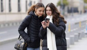 Ragazze con lo smartphone